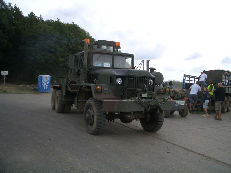 084b